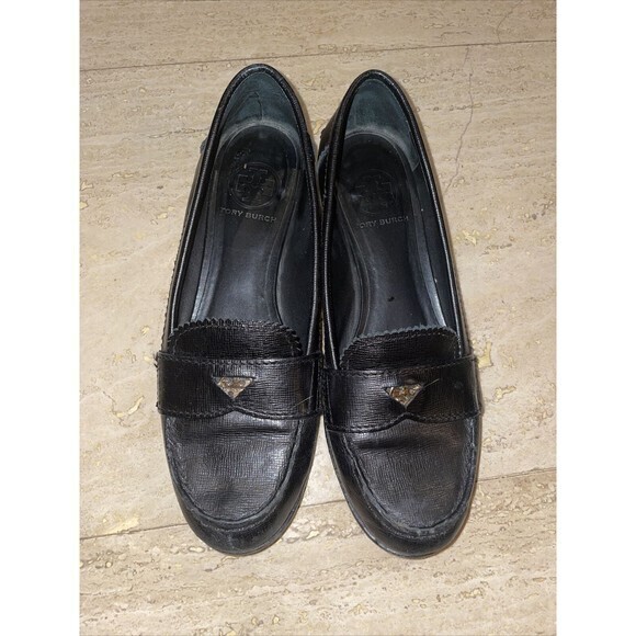 Tory Burch Pennie‎ Low Heel Penny Loafer Black Saffiano Leather Gold Logo Sz 7 - Picture 1 of 9
